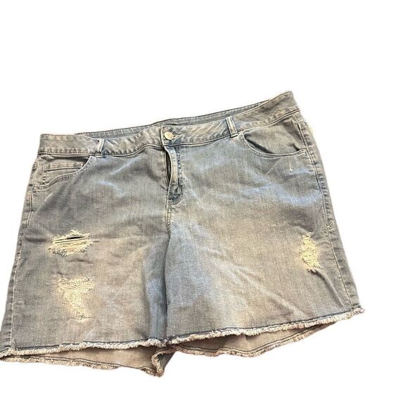 Lane Bryant Distressed Denim Shorts Sz 22 - Picture 1 of 4